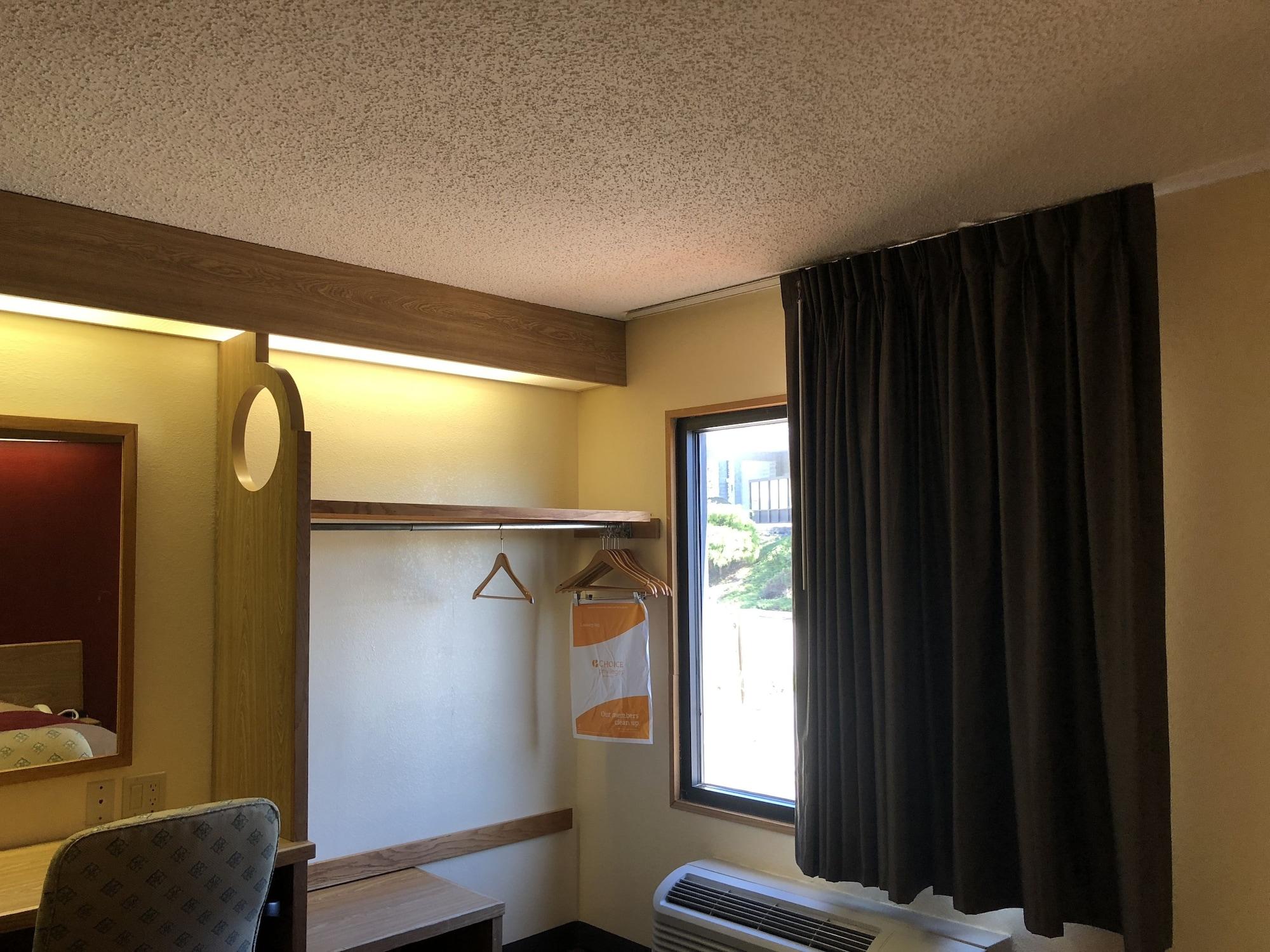 Econo Lodge London Buitenkant foto