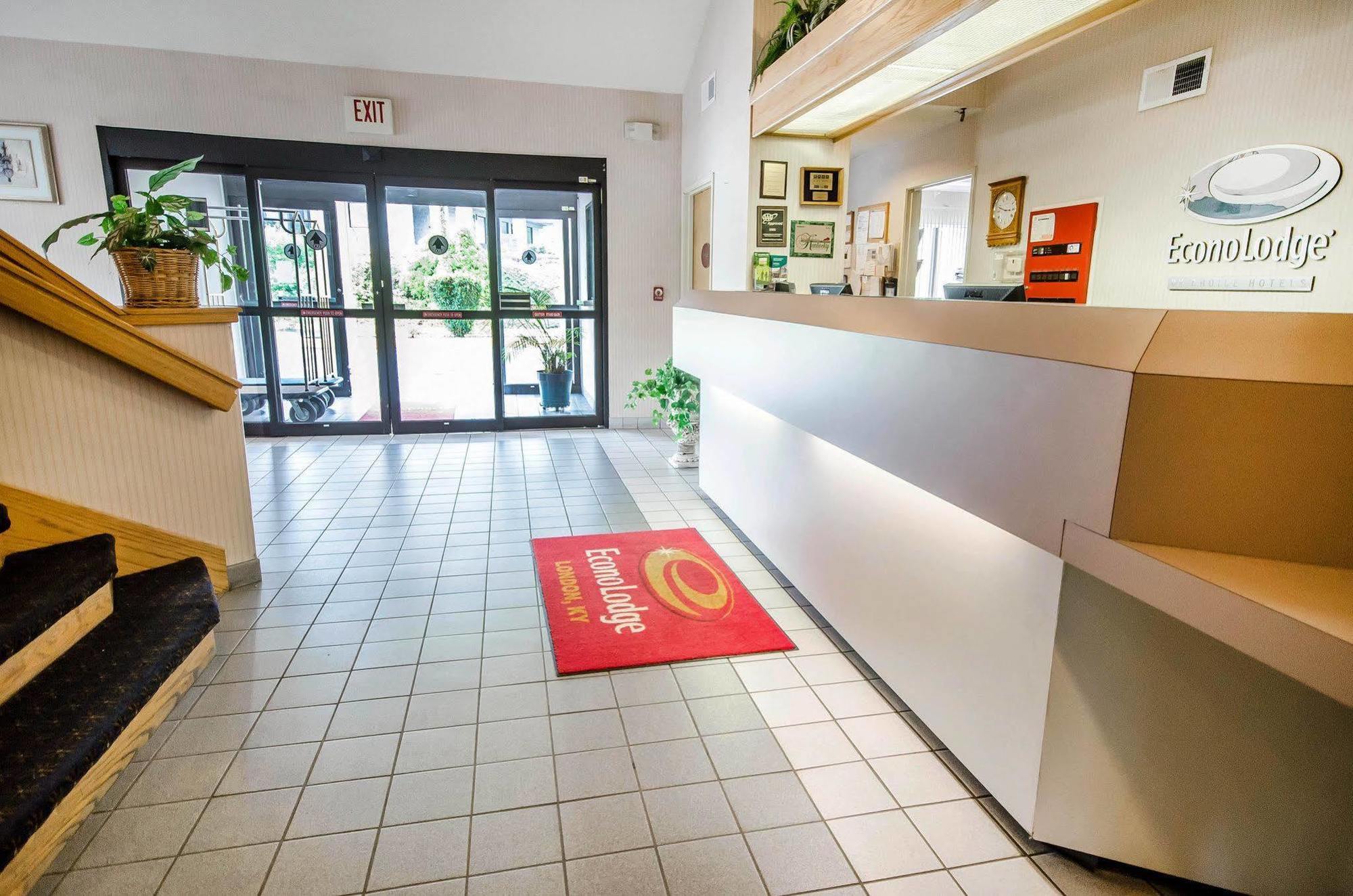Econo Lodge London Buitenkant foto